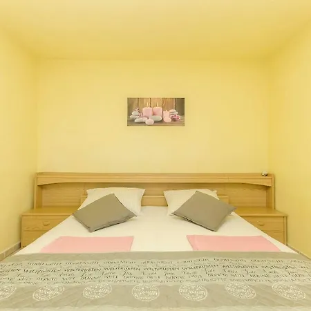 And Ilija Apartment